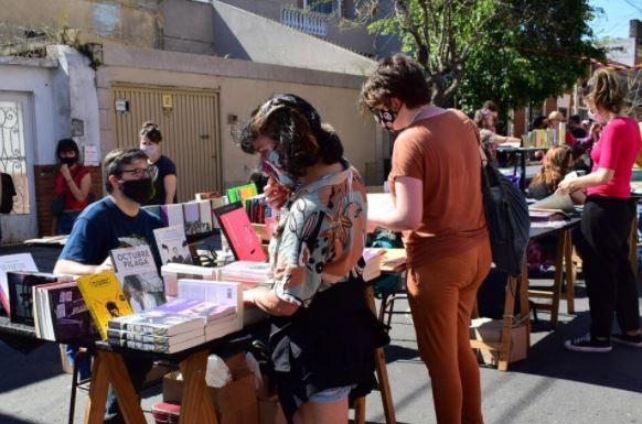 CABA: Feria del Libro callejera, un espacio para difundir la edición autogestiva