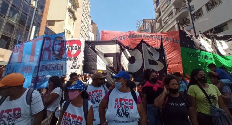 Organizaciones sociales acampan frente a Desarrollo Social y al Ministerio de Trabajo