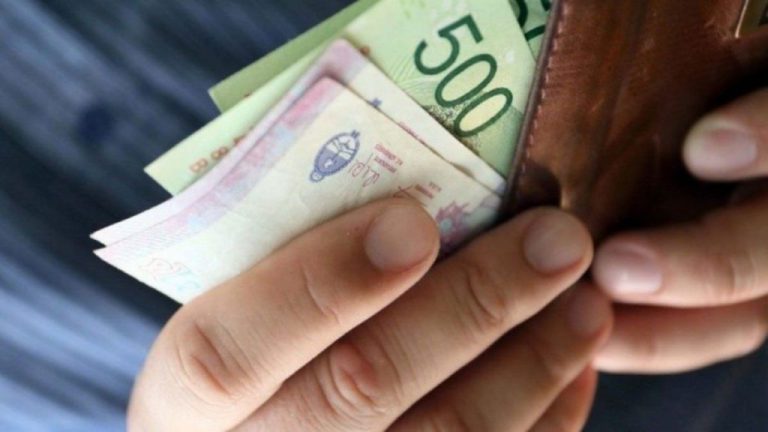 El salario mínimo aumentará 45% en cuatro tramos y llegará a $47.850 a fin de año