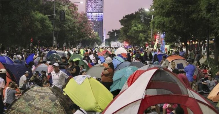 Zabaleta y organizaciones sociales acordaron un cuarto intermedio hasta el lunes