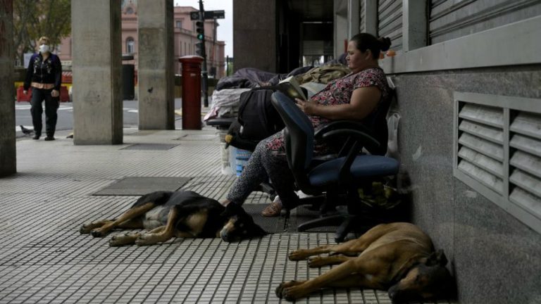 «Una gran dosis de humildad» es el pedido de la Iglesia ante el crecimiento de la pobreza