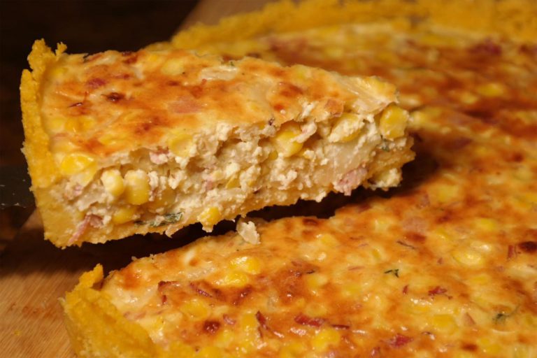 Tarta sin gluten, con pollo y masa casera: receta fácil y económica